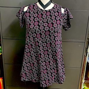 D&co. Cold shoulder tunic top xs